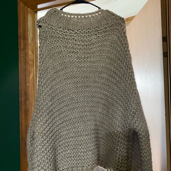 Women’s Fobya chunky knit oversized sweater - Picture 2 of 3